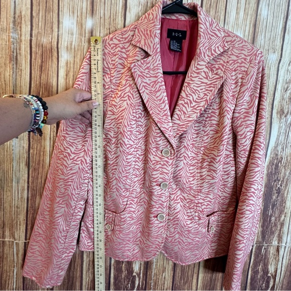 R.Q.T Women’s Pink Zebra Print Blazer Jacket V Neck Three Button Front Size 10 - Picture 6 of 10